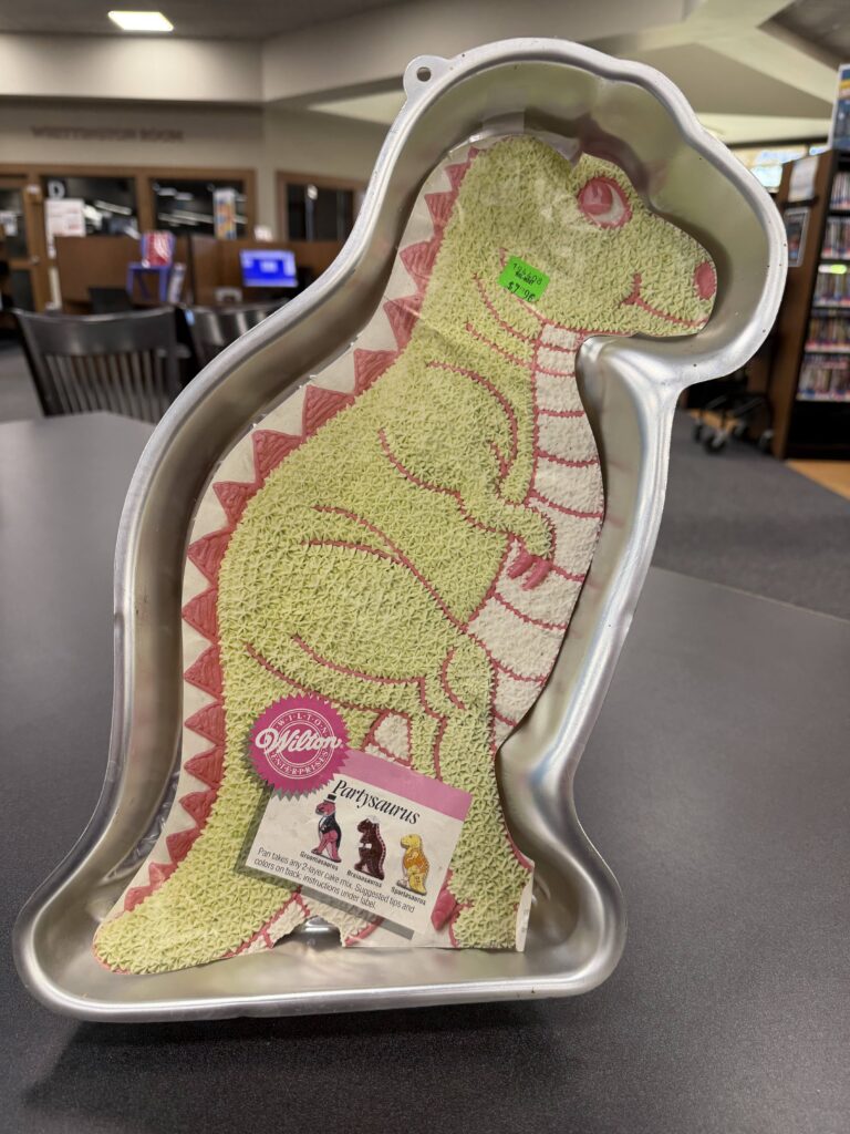 Dinosaur-shaped cake pan